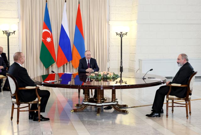 Путин, Пашинян и Алиев провели неанонсированную встречу в Туркменистане Путин, Пашинян и Алиев провели неанонсированную встречу в Туркменистане