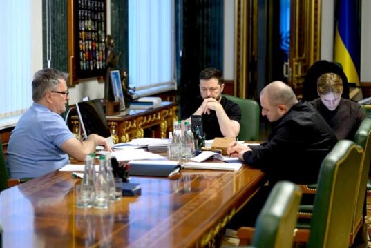 Зеленский сообщил о разговоре с представителями Трампа Уиткоффом и Кушнером Зеленский сообщил о разговоре с представителями Трампа Уиткоффом и Кушнером