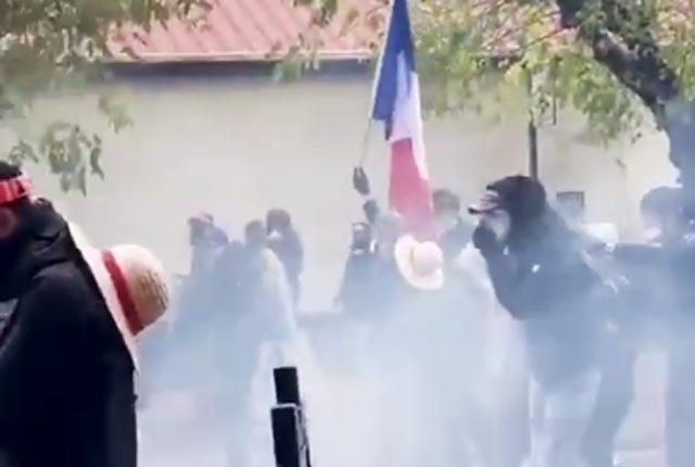 Во Франции уже начались новые протесты Во Франции уже начались новые протесты